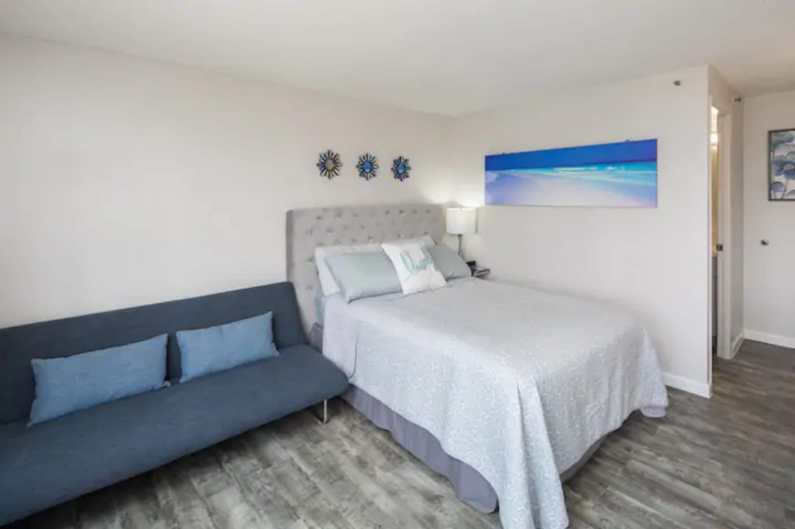 Condo in Honolulu · ★4.53 · Studio · 1 bed · 1 private bath - Image 6