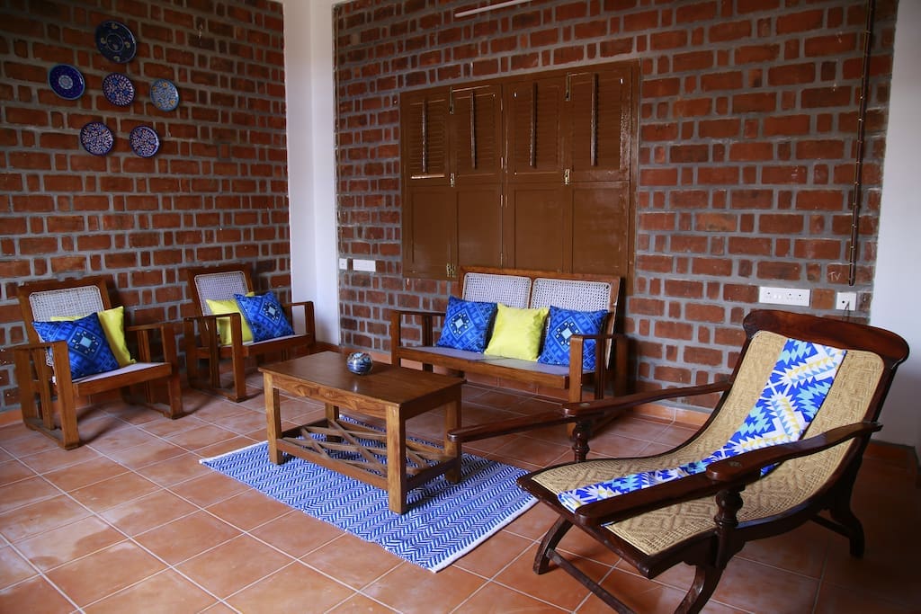 he welcoming living room, is the ideal place to unwind after a day of fun at the beach. Perfect for settling down for a quiet read or for laughter and conversations with friends and family