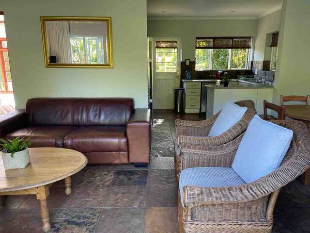 Charming 2 Bed en-suite Cottage with Solar gallery image 2