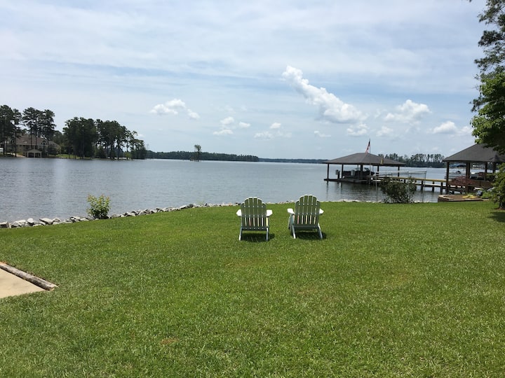 Beautiful Lake Murray Retreat