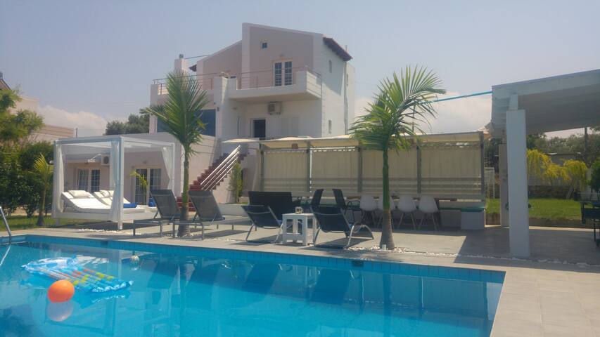 Villa Myrto 2 headed pool gallery image 2