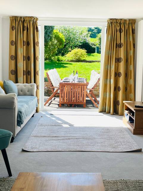 Cherrydale Cottage - Semi Rural Family Retreat