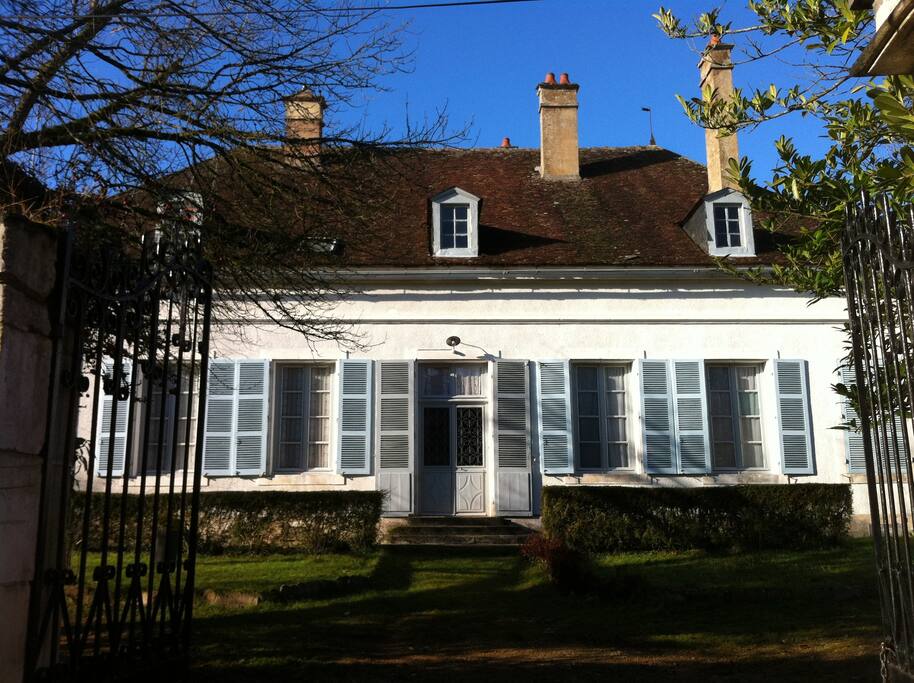 La Chambonnette façade est, vue du portail