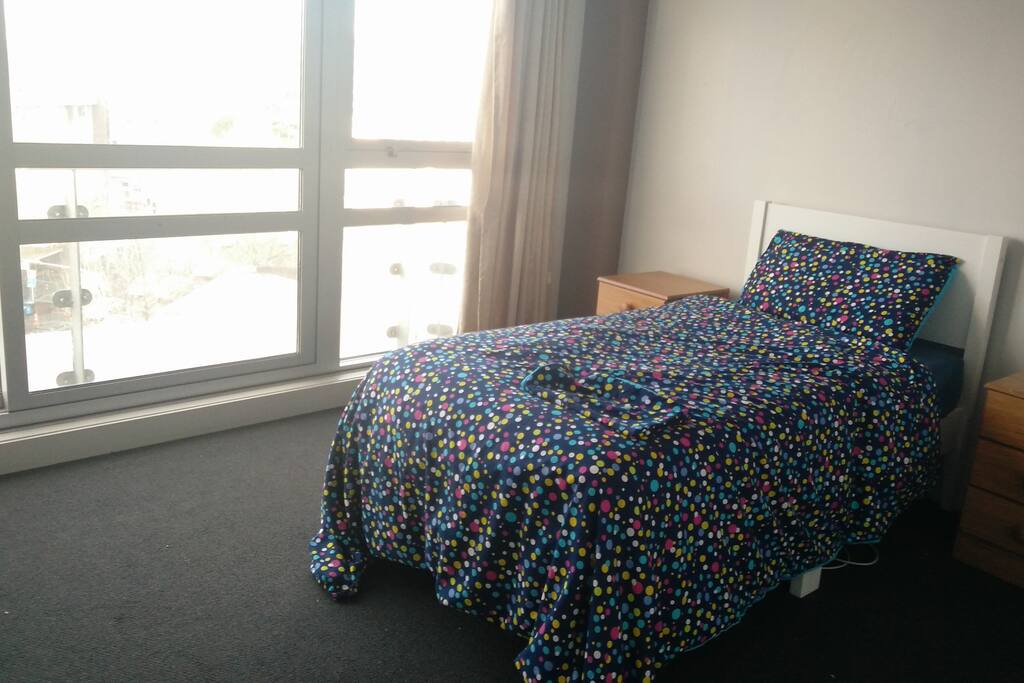 Bed room with single bed