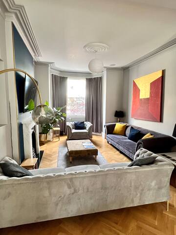 Stylish town house gallery image 5