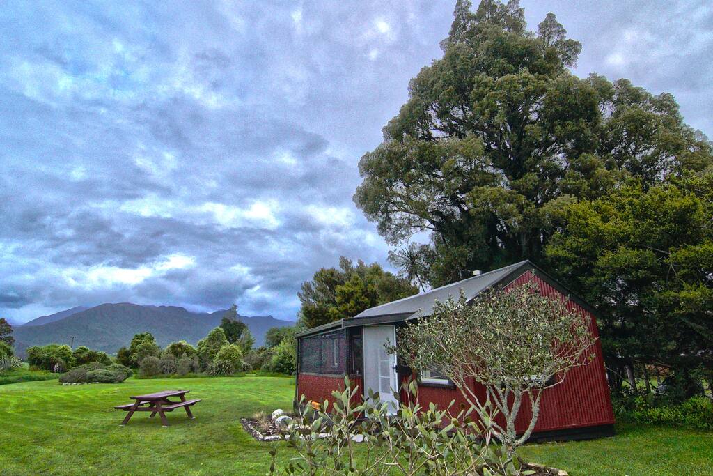The Grassy Flat Hut