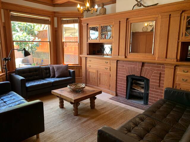 Elegant Edwardian North beach apt with parking gallery image 2