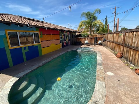 Lake house with pool, hot tub, firepit & BBQ grill