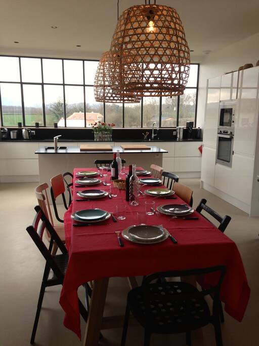 Cuisine spacieuse et lumineuse