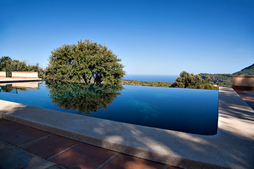 Infinity pool