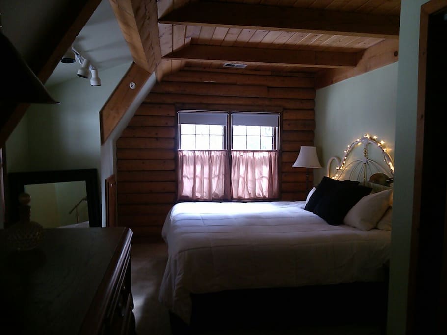 King bed. Feels like a tree house!