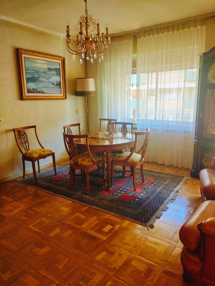 Habitación Clásica Con Encanto En La Vivienda - Palencia