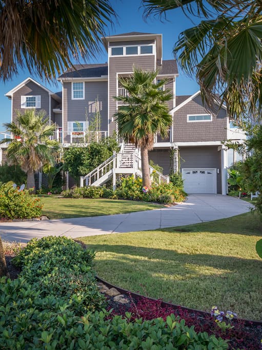 Front view of home