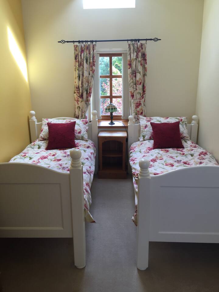 Twin bedroom with TV & storage.