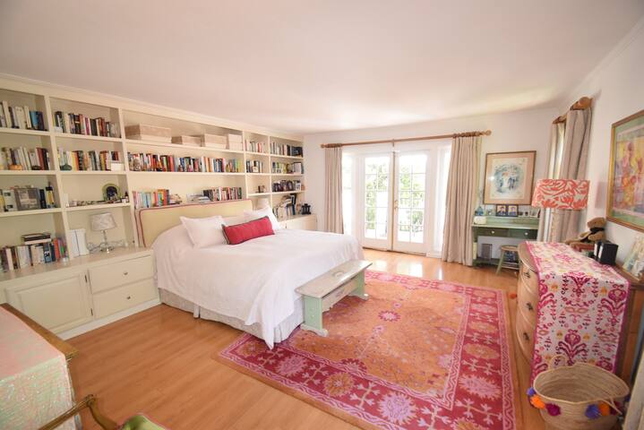 Beverly Hills Celebrity Home 1 gallery image 4