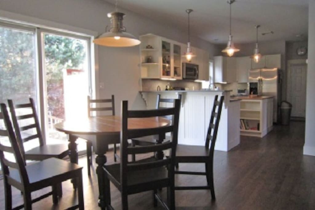 Kitchen seating and stools at bar area