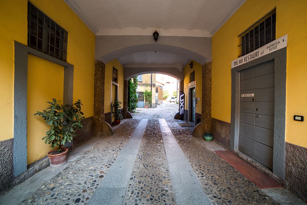 Passaggio dal primo al secondo cortile del Borgo