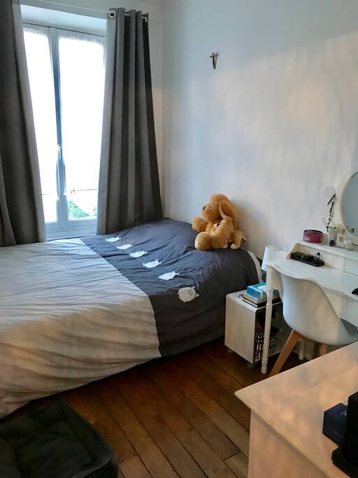 Queen bedroom