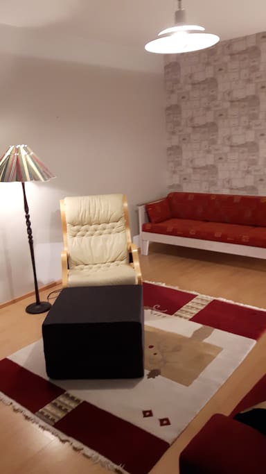 Large Living Room with two sofa and armchair - Tilava olohuone isommallekin porukalle, sohva, vuodesohva ja nojatuolikin vielä...