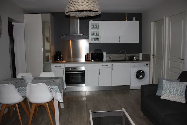 Appartement, 2 pièces, rénové, bien situé + vélos.