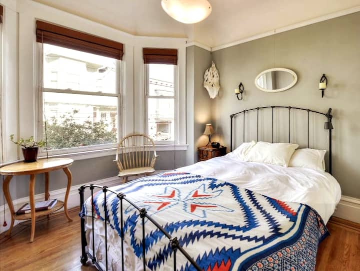 标准双人熨斗床，配备超舒适的欧式睡眠床垫