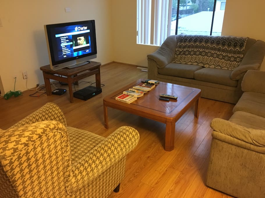 Living room: 2 comfy couches and one chair. 40inch HD TV w/cable