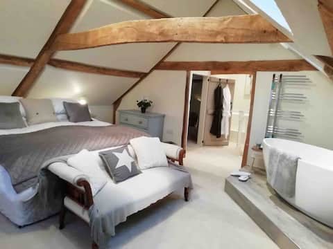 The Loft at Manor Farm Stays with Hot Tub