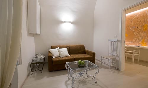 Sala de estar con sofá cama