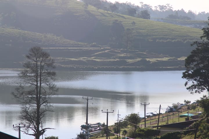 Charlie's Place - 300 meters to Lake Gregory