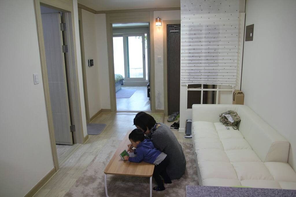 주방에서 바라본 사진입니다.