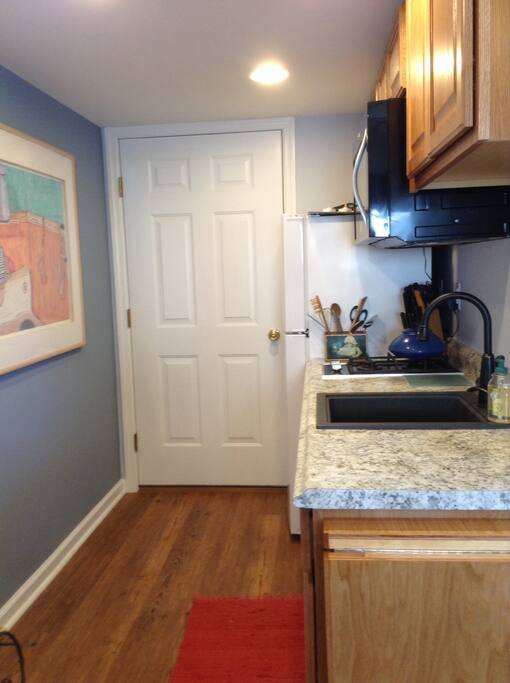 Entry and kitchenette with two gas burners and microwave/convection oven.