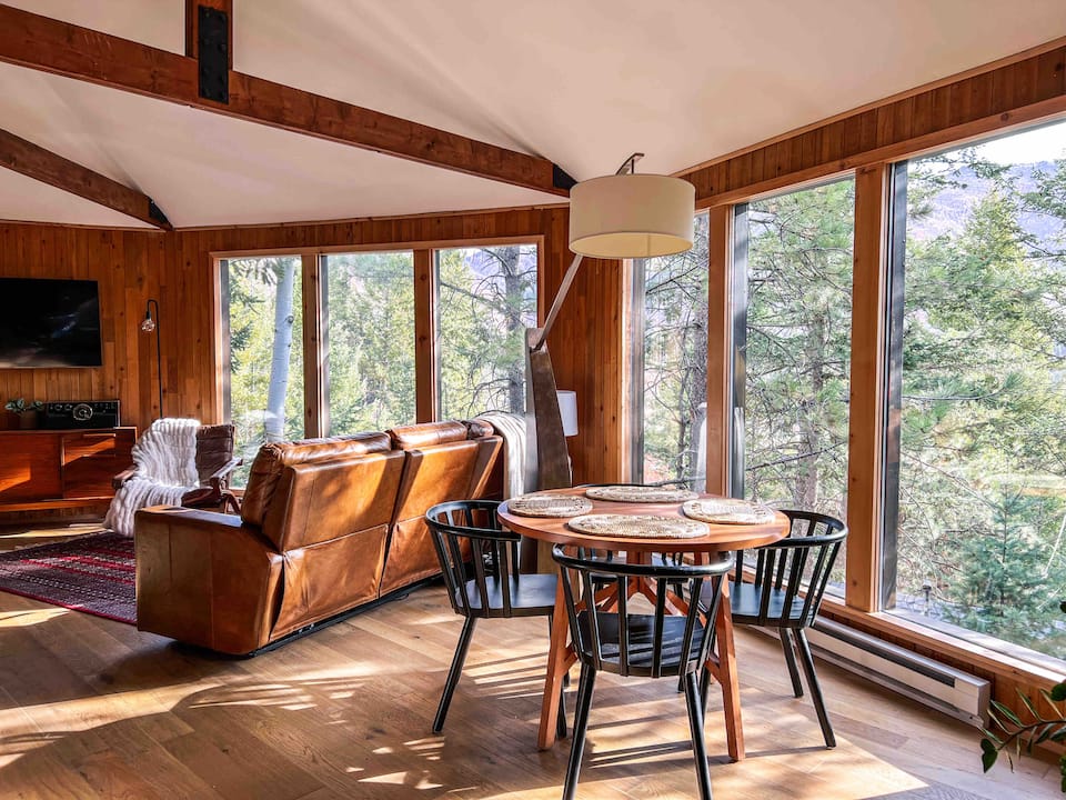 An octagon treehouse near Pikes Peak, Cascade-Chipita Park, Colorado, United States, photo 9 of 10