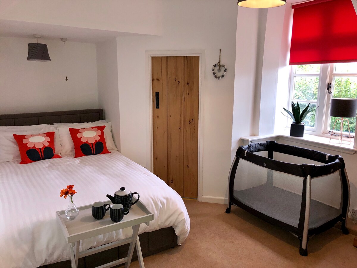 West Bedroom. Double ottoman bed and brand new ensuite shower room.