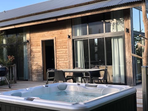 House with Jacuzzi (4 people)