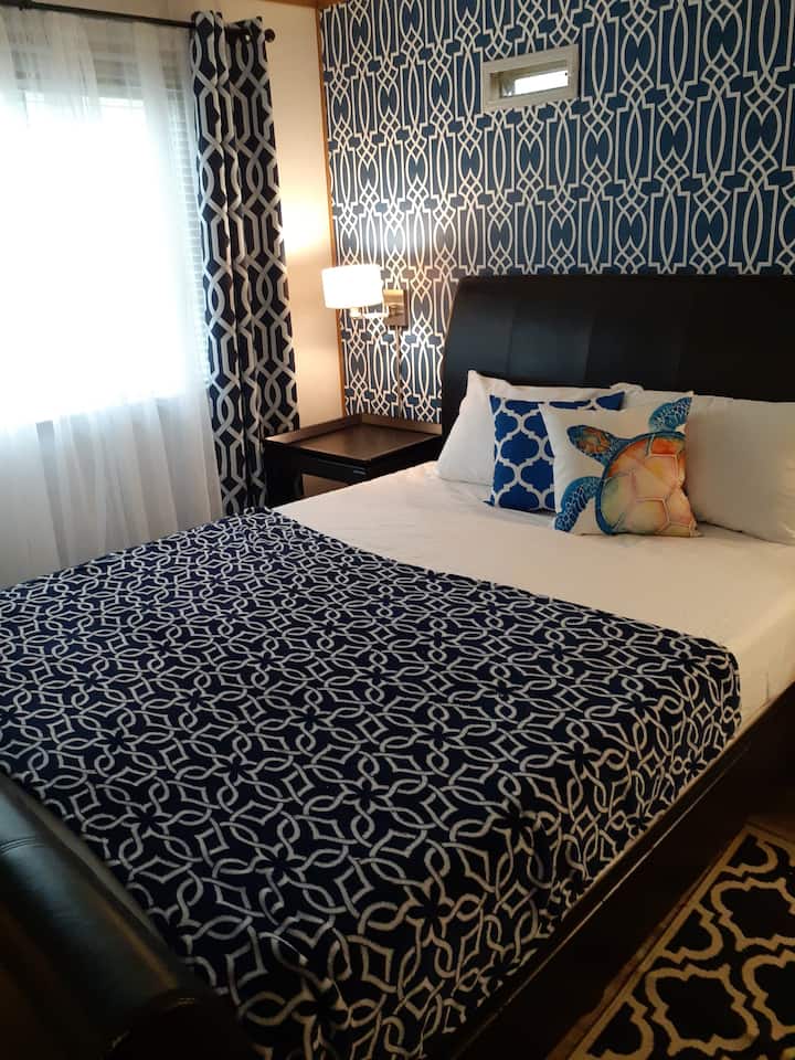 Master Bedroom with Queen bed. Green tea infused memory foam mattress.