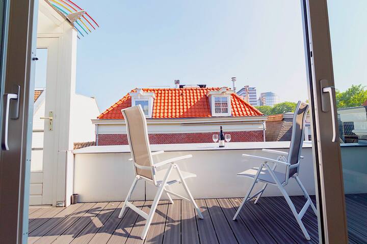 NEW Sunny Spacious City Centre Top Floor Apartment gallery image 3