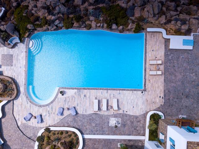 Chef included by Fantasia Villas: Paradiso 11 bdr gallery image 3