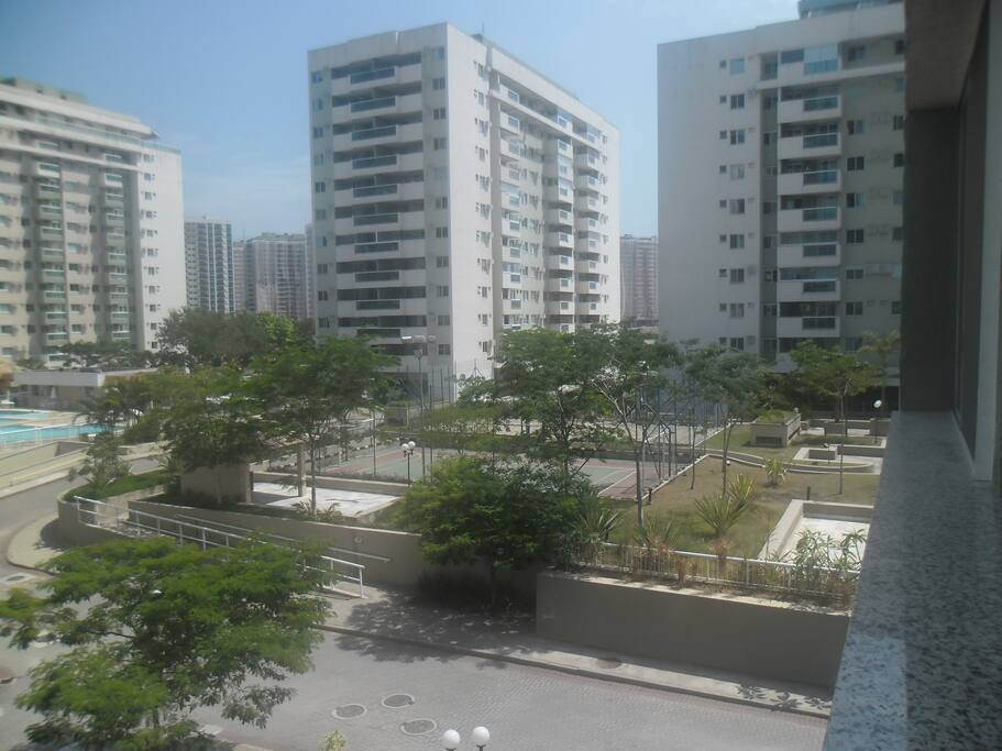 Vista das quadras poliesportivas.