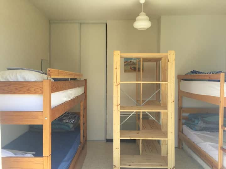 Dhomë gjumi 4 krevate 
