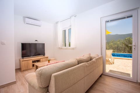 Top performing Airbnb: House in nature, no neighbours, heated pool in Gata