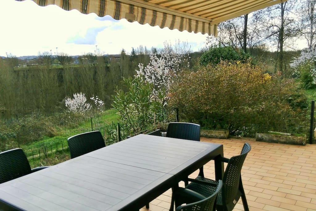 La terrasse au printemps , nouveau mobilier.