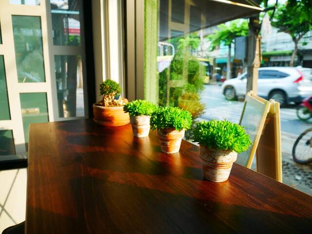 Private Whole House- for Big Group next to MRT! gallery image 5