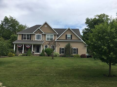 Large home close to downtown-Track-Summer getaway