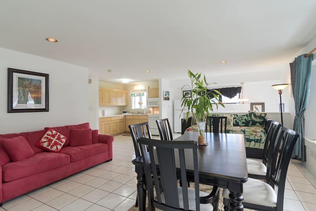 large living / dining room area