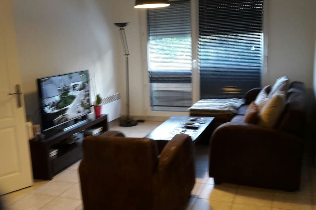 Canape convertible d'angle, tv HD
