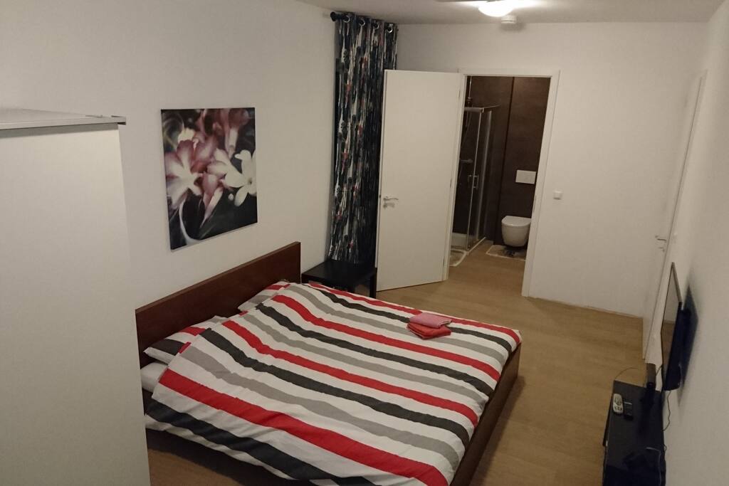 Queen size bed