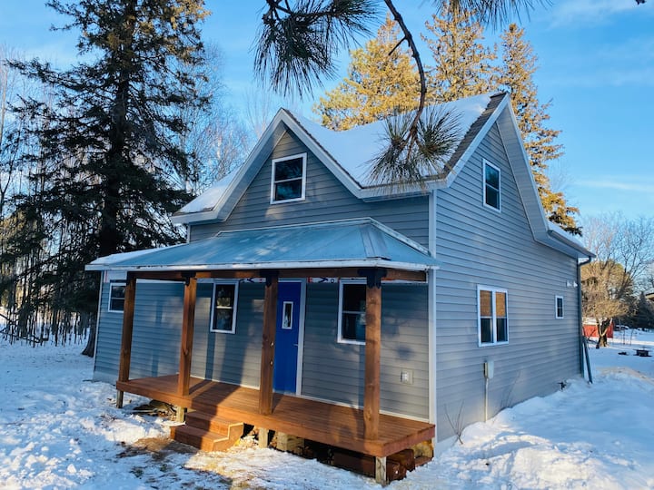 The House with the Blue Door Houses for Rent in Grand View, Wisconsin