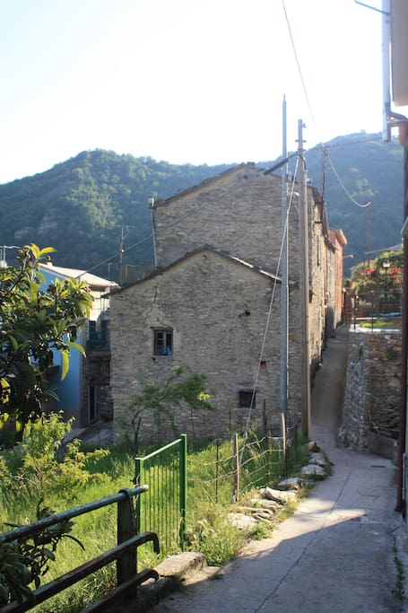 la strada che porta alla casa