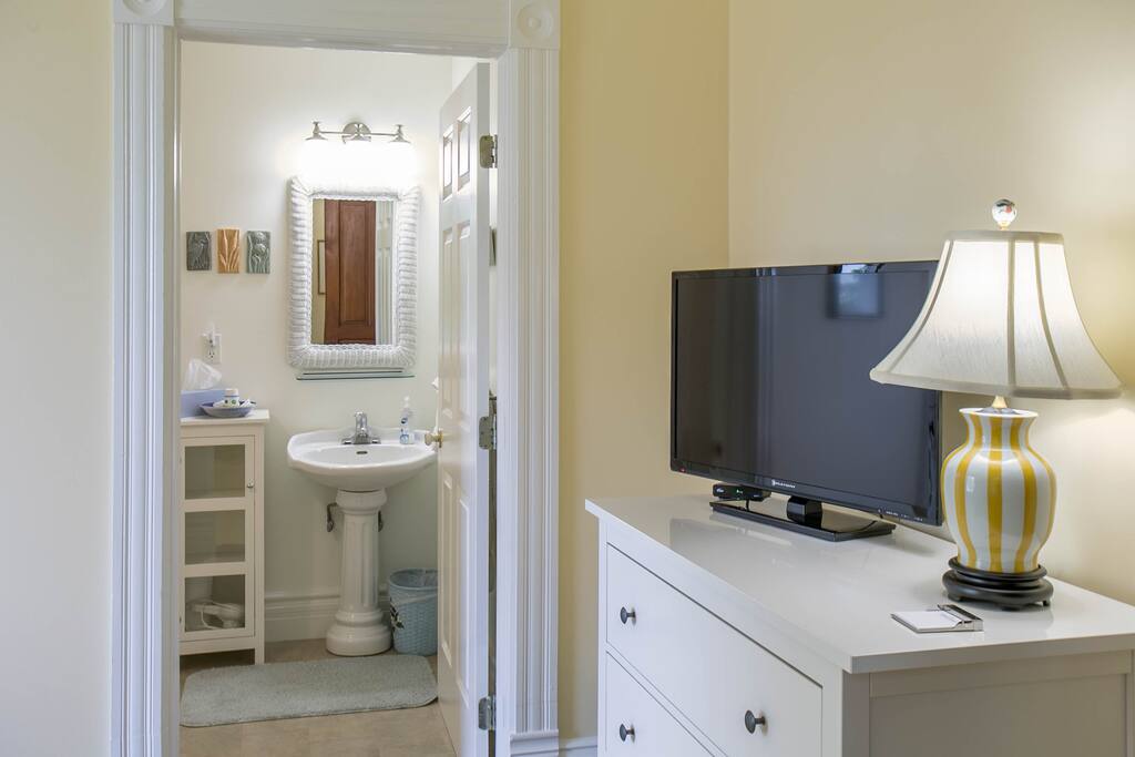 Omena Point Room
