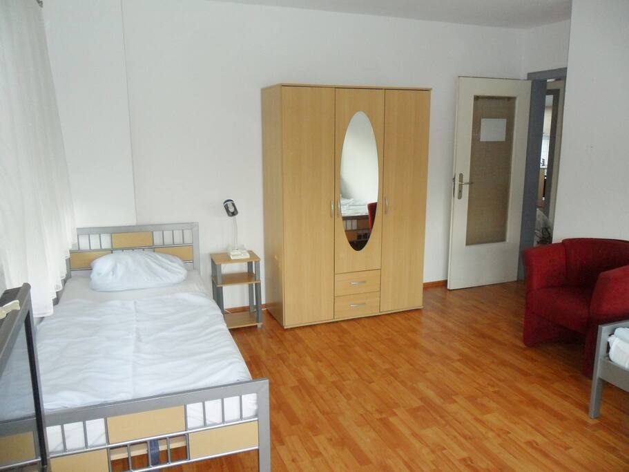 Schlafzimmer 1
